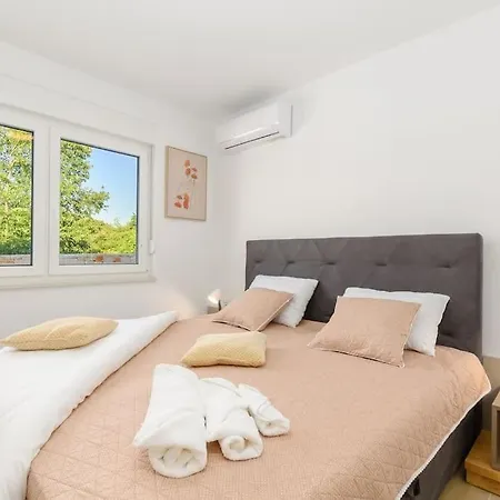 فيلة Ora By Istrialux