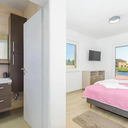 فيلة Ora By Istrialux