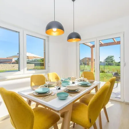 فيلة Ora By Istrialux *