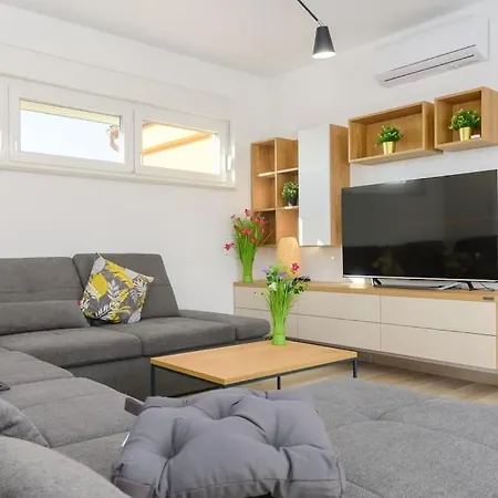 Ora By Istrialux فيلة Svetvinčenat