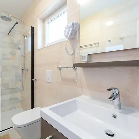 فيلة Ora By Istrialux *